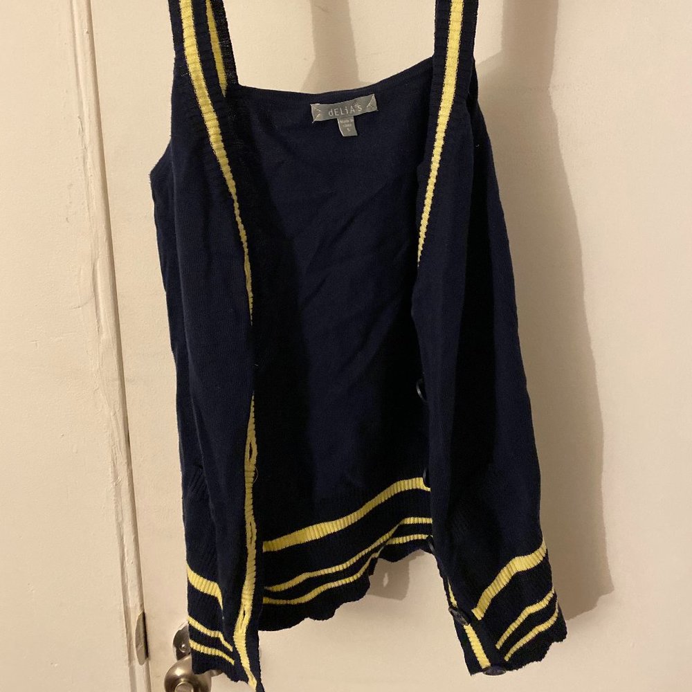 Delias Vest